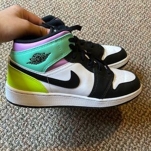 Jordan 1 Mid GS 'Pastel' No box  slightly worn they’re kids but fit 6.5 women
